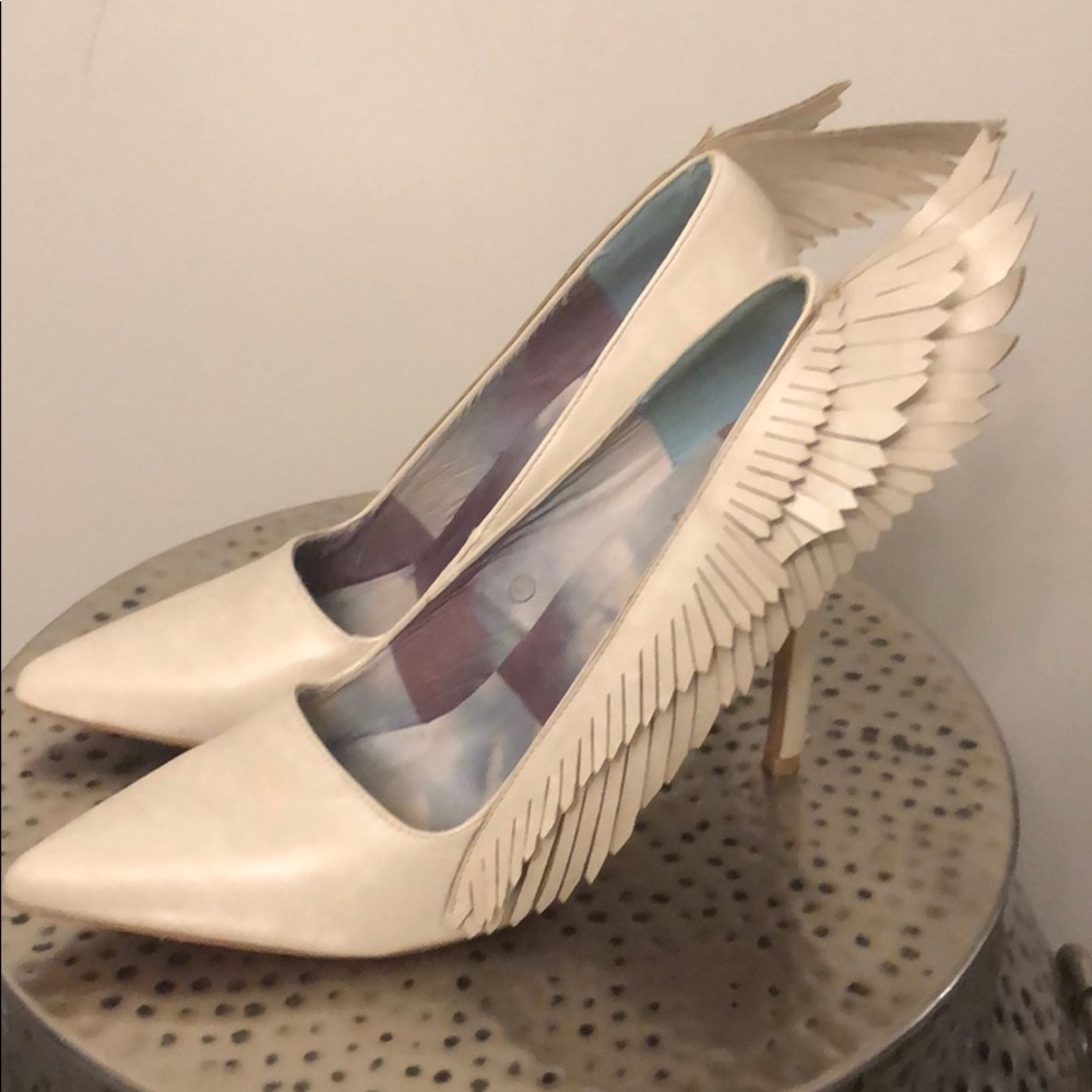 🌟 ANGEL WING HEELS by YRU! Size 10🌟